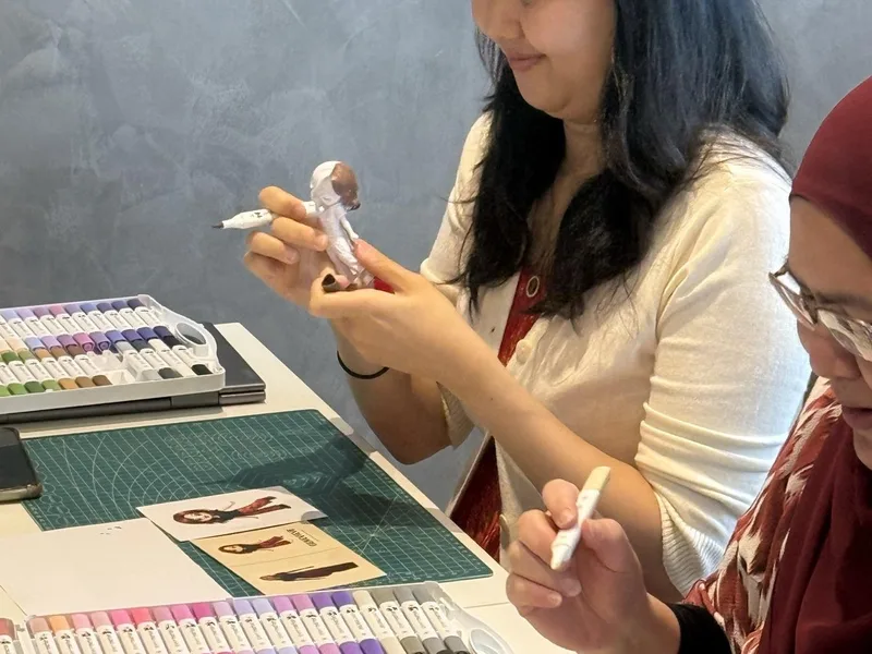 A company painting Yoo Mini 3D figures in their office